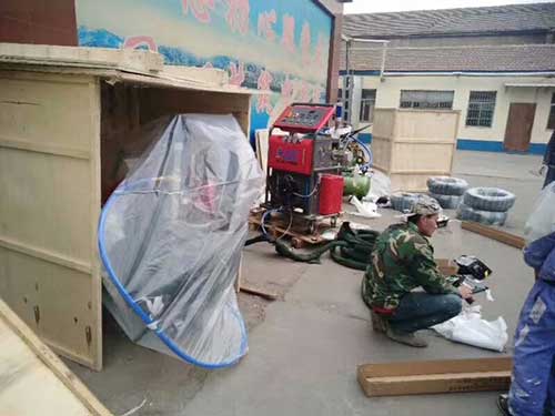 【圖片】常州聚脲噴涂 水箱防腐內(nèi)外壁如何施工(圖1) 江蘇省鹽城市客戶訂購(gòu)的2臺(tái)液壓聚脲噴涂機(jī)